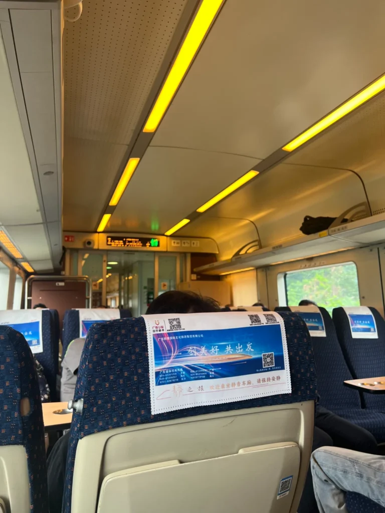 Interior de un tren de alta velocidad en China